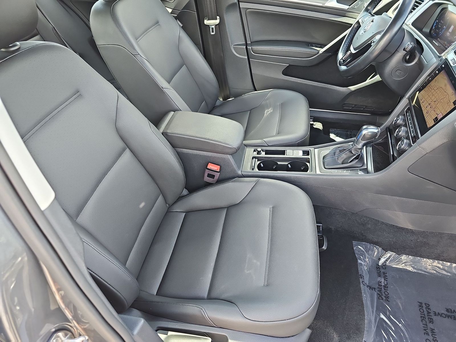 Thumbnail: 2018 Volkswagen e-Golf - 18