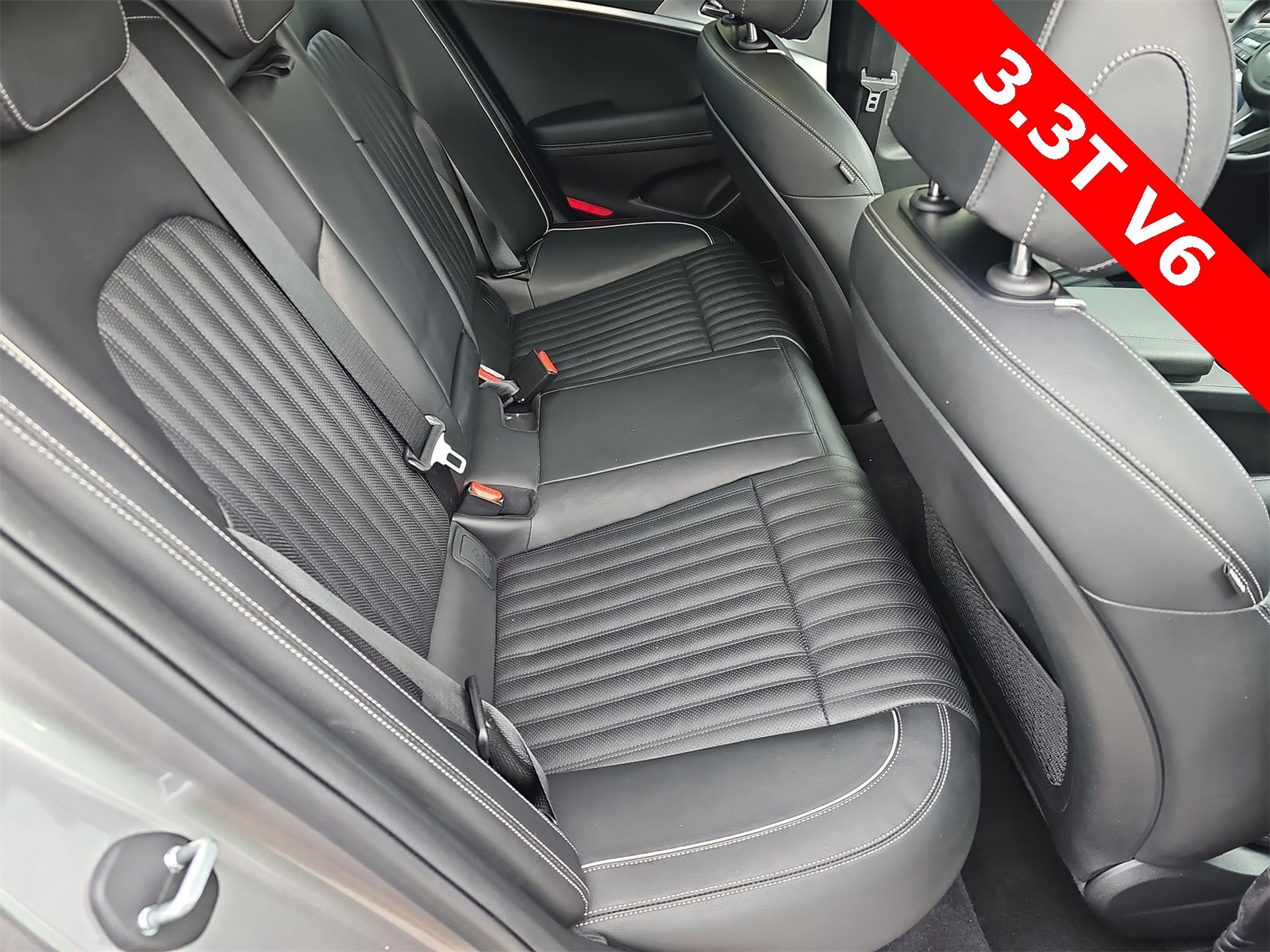 Thumbnail: 2022 Genesis G70 - 17