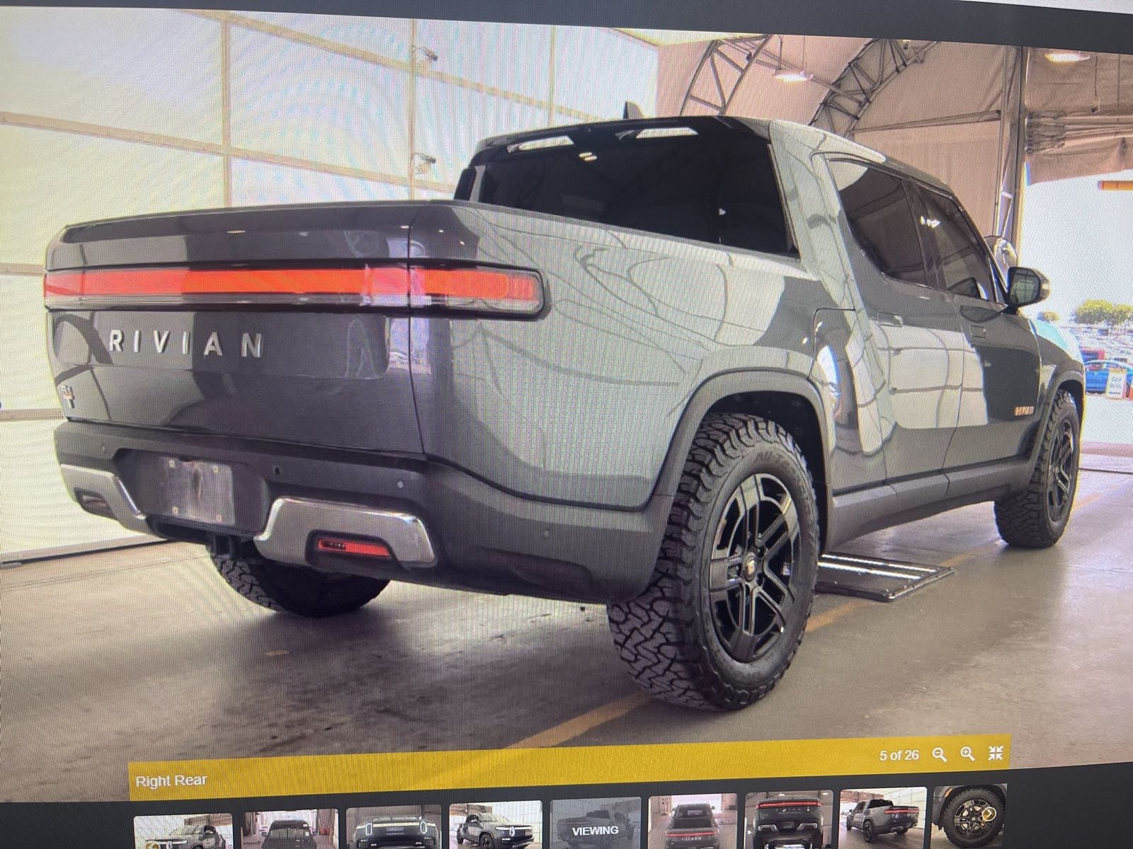 Thumbnail: 2022 Rivian R1T - 4