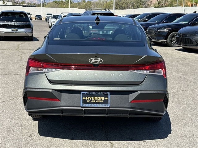 Thumbnail: 2024 Hyundai Elantra - 18