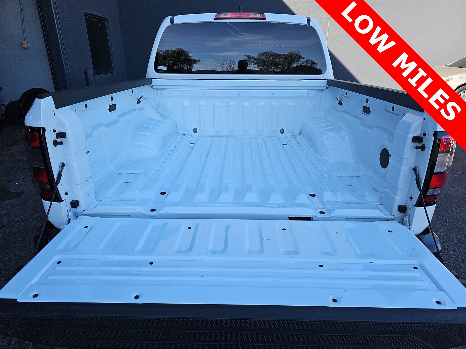 Thumbnail: 2023 Nissan Frontier - 23