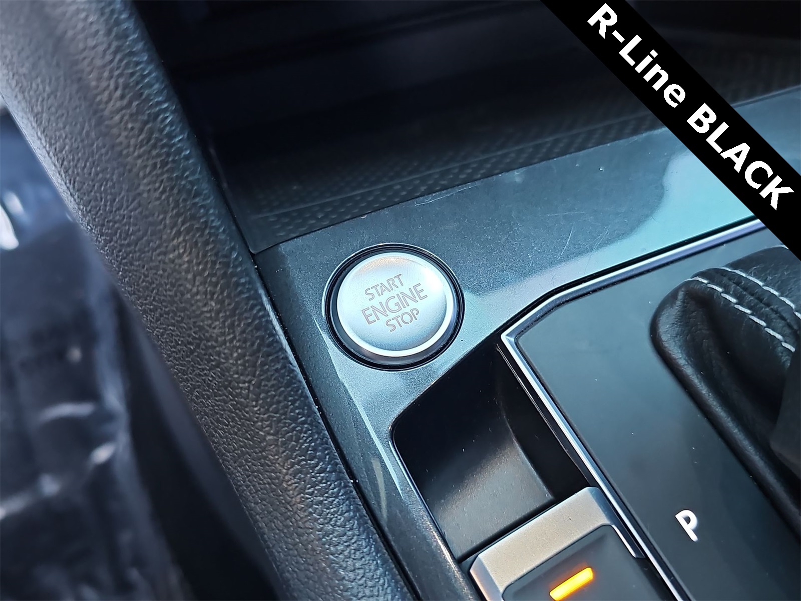 Thumbnail: 2021 Volkswagen Tiguan - 25