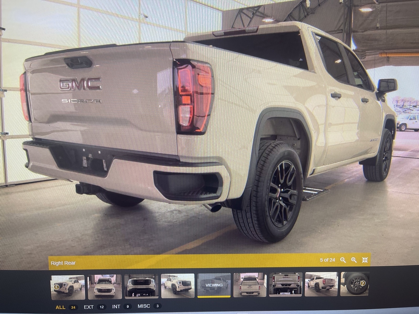 Thumbnail: 2026 GMC Sierra 1500 - 4