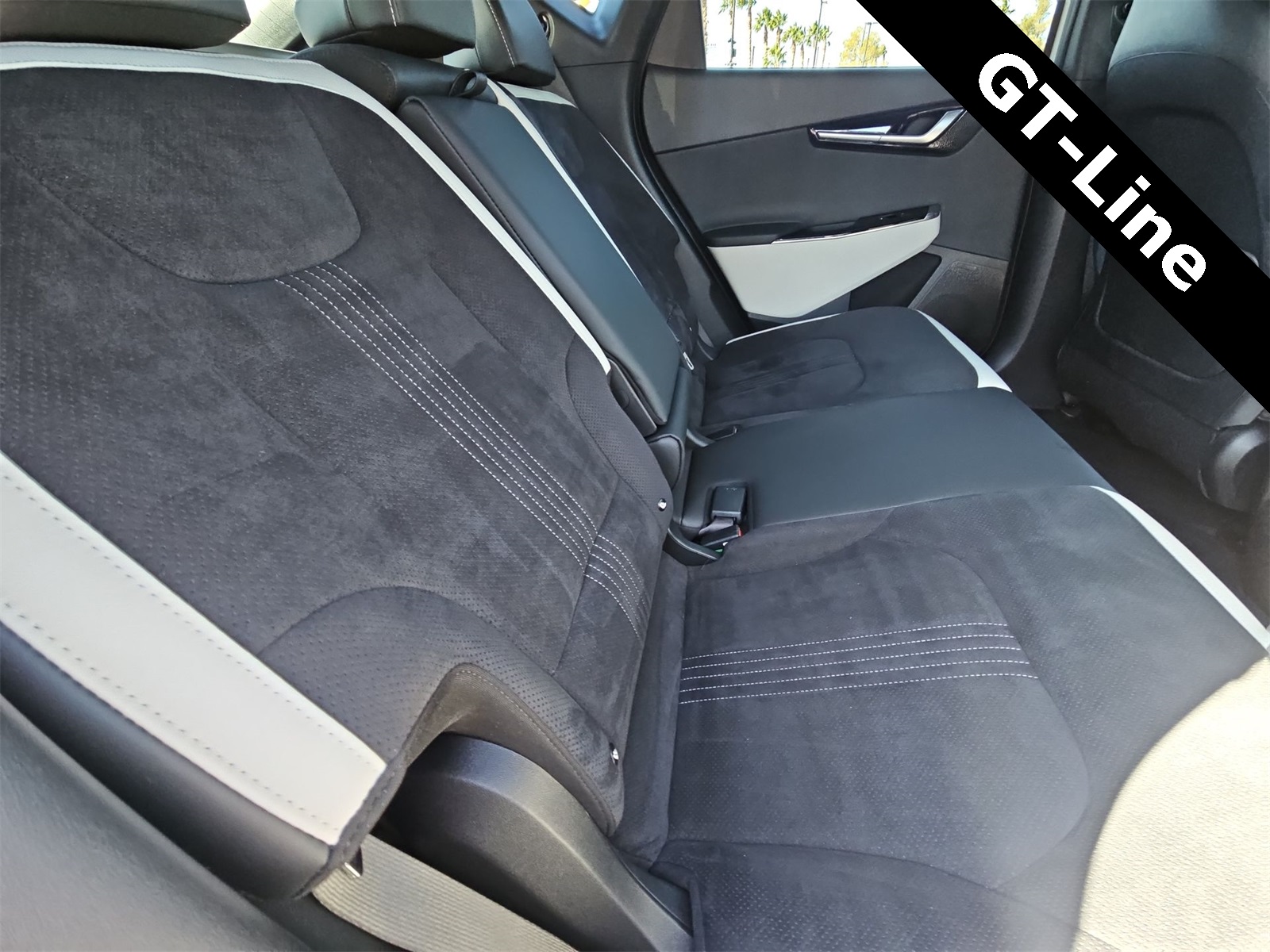 Thumbnail: 2023 Kia EV6 - 17