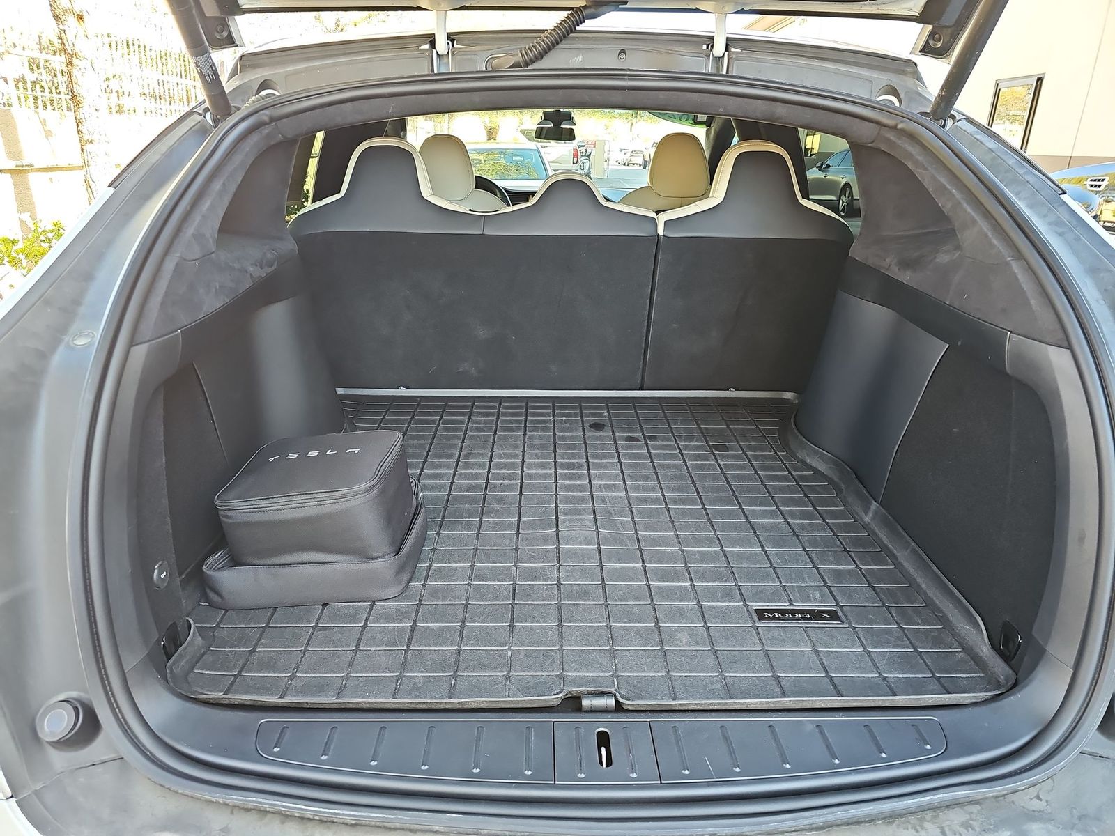 Thumbnail: 2020 Tesla Model X - 23