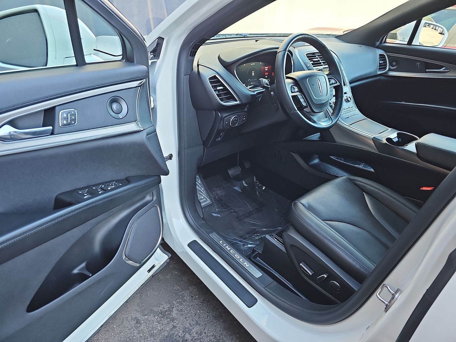 Thumbnail: 2020 Lincoln Nautilus - 10