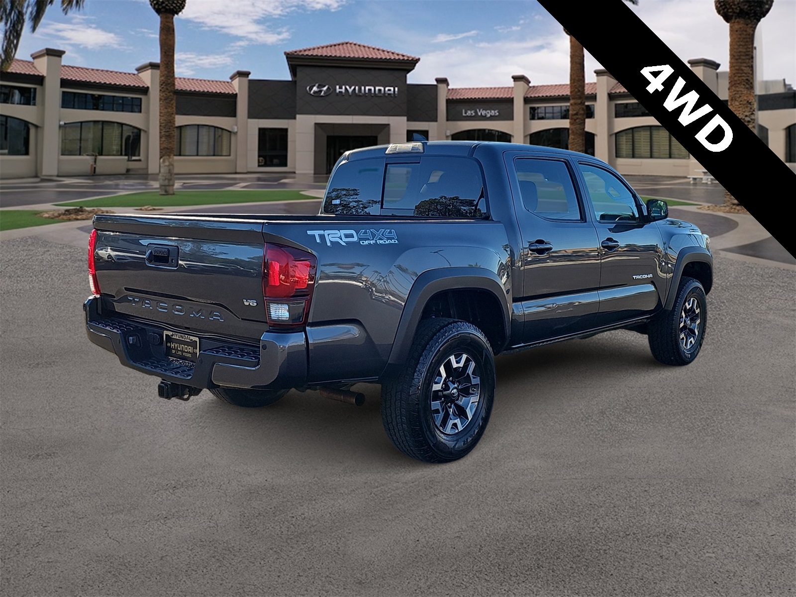 Thumbnail: 2018 Toyota Tacoma - 8