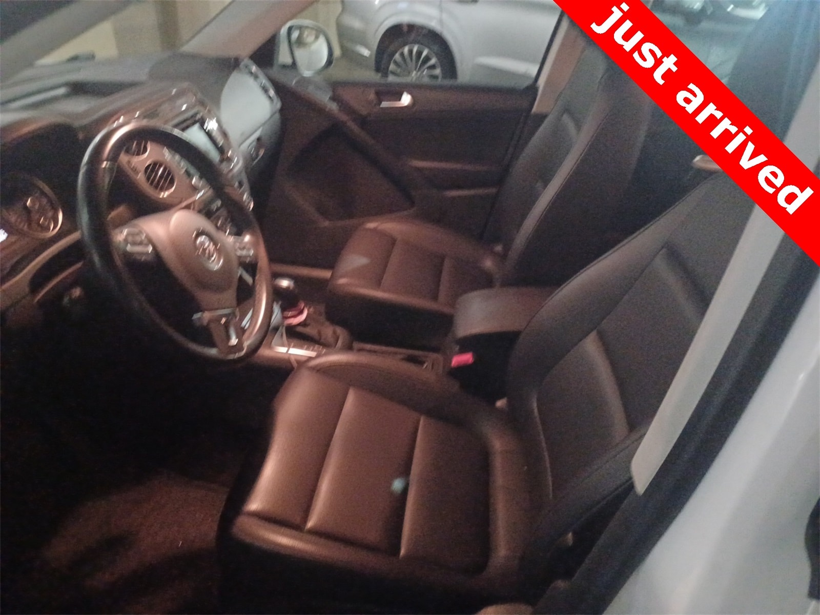 Thumbnail: 2014 Volkswagen Tiguan - 7