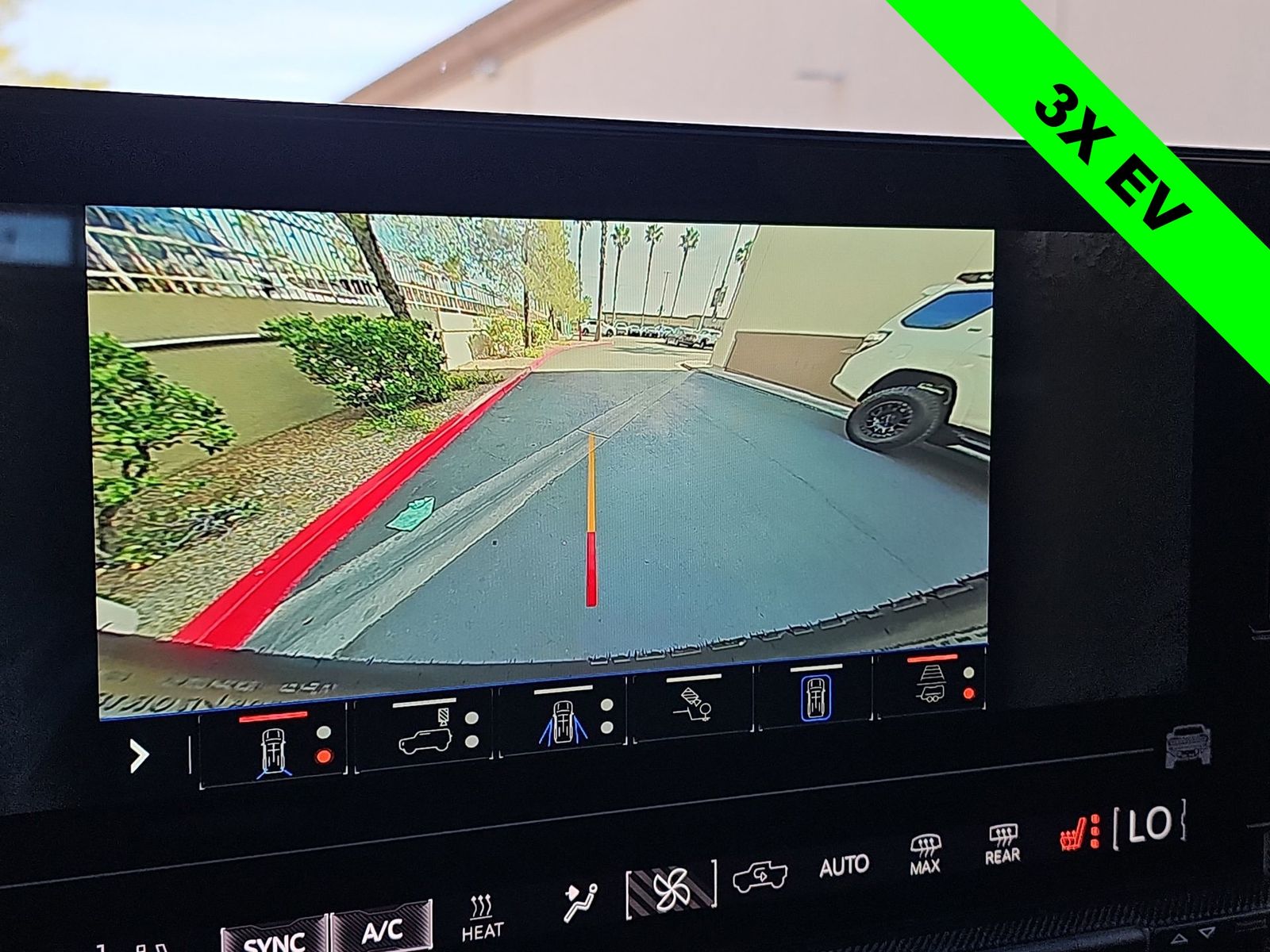 Thumbnail: 2024 GMC Hummer EV - 26