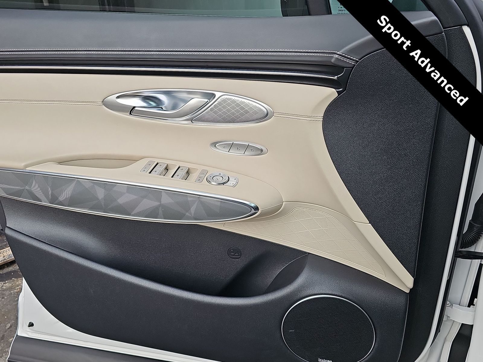 Thumbnail: 2023 Genesis GV70 - 28