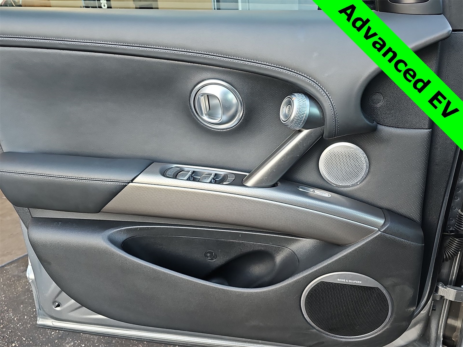 Thumbnail: 2025 Genesis GV60 - 28