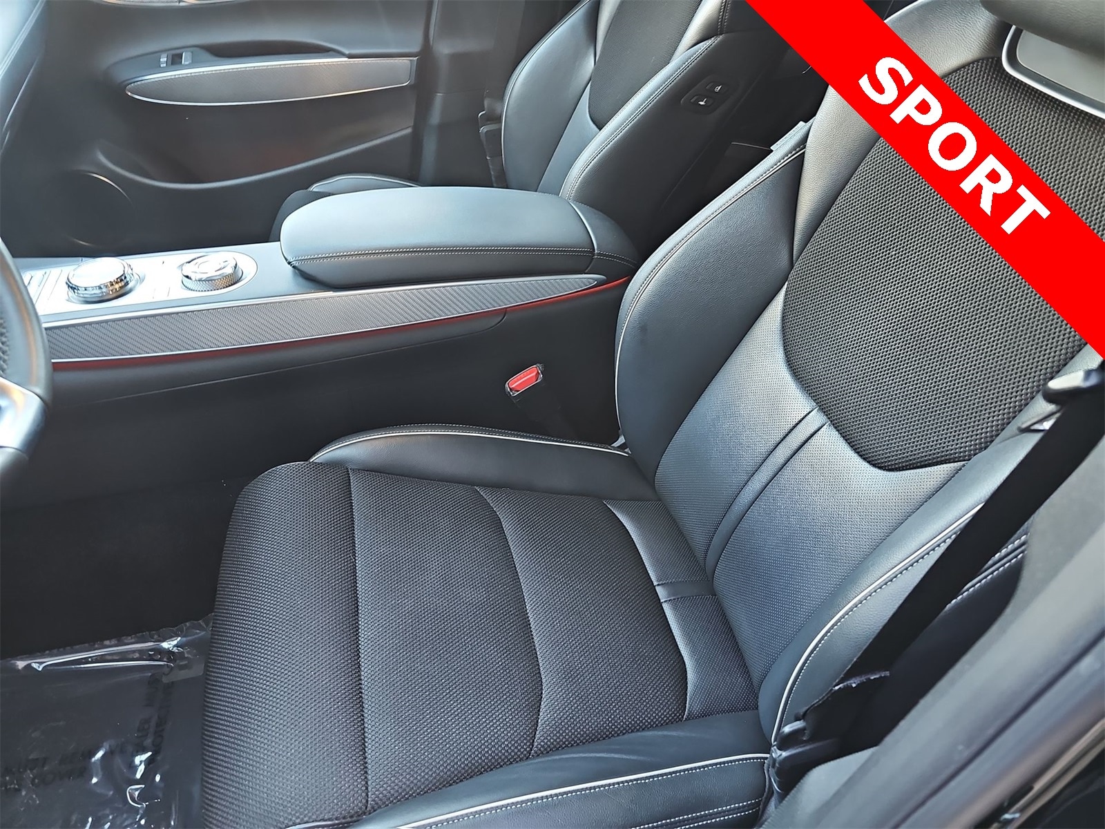 Thumbnail: 2022 Genesis GV70 - 15