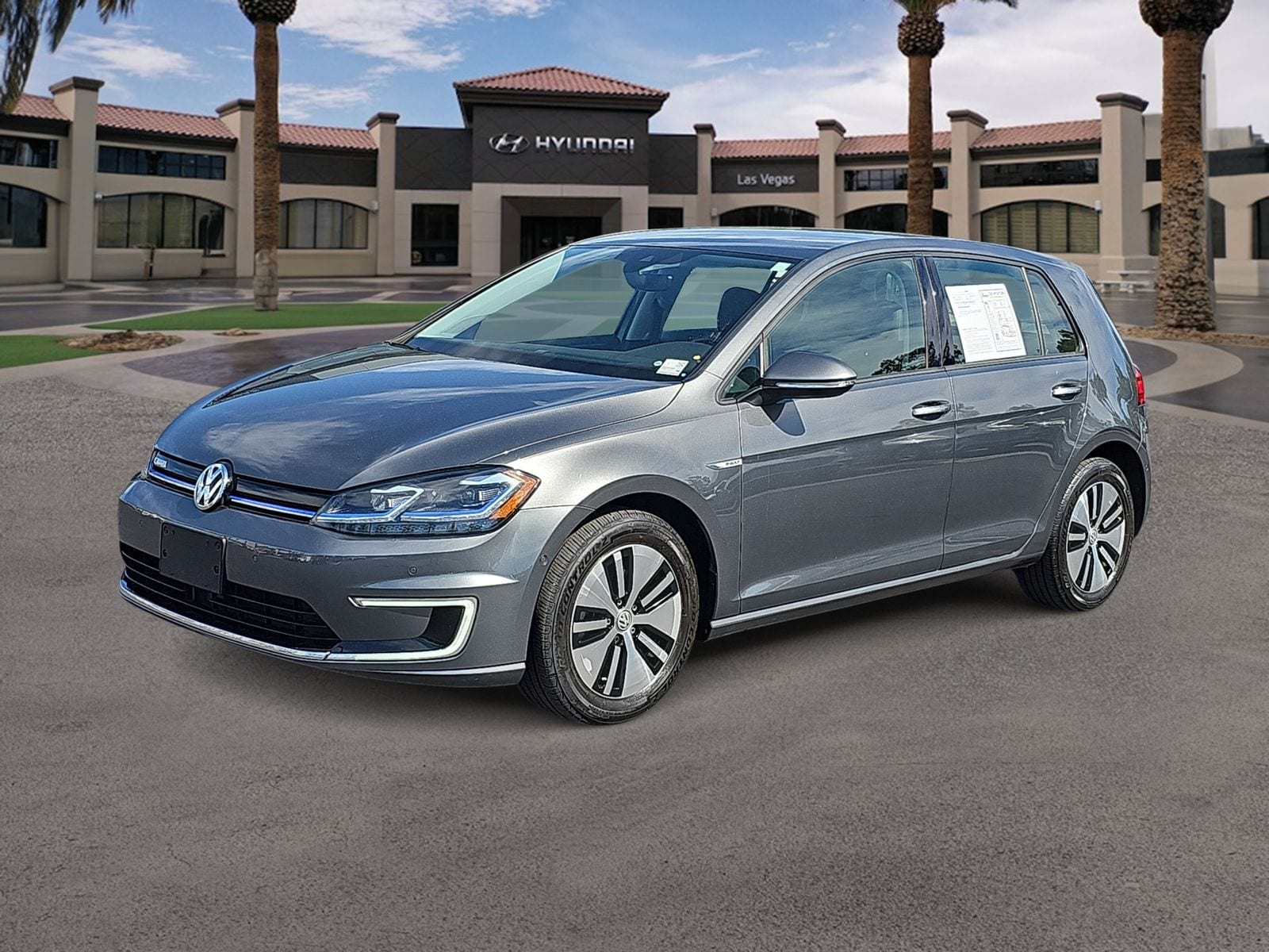 Thumbnail: 2018 Volkswagen e-Golf - 4