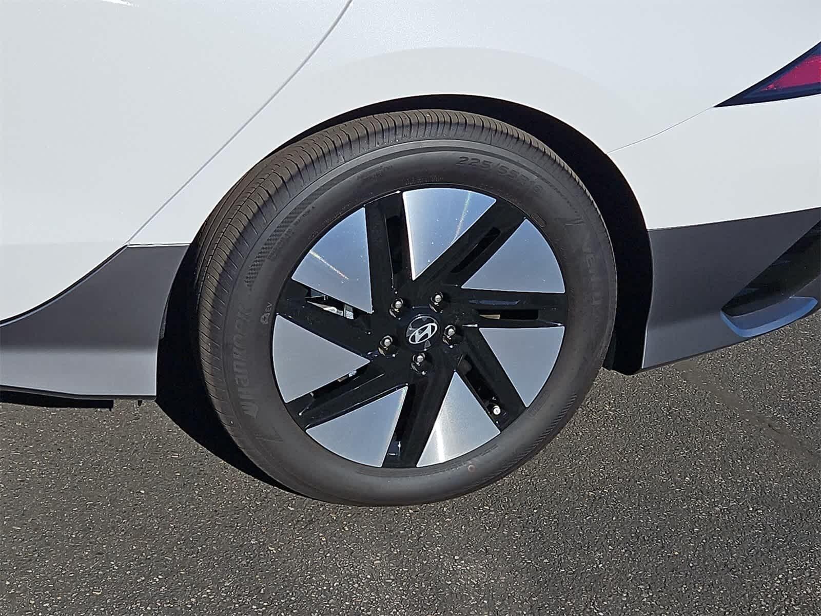 Thumbnail: 2025 Hyundai Ioniq 6 - 12