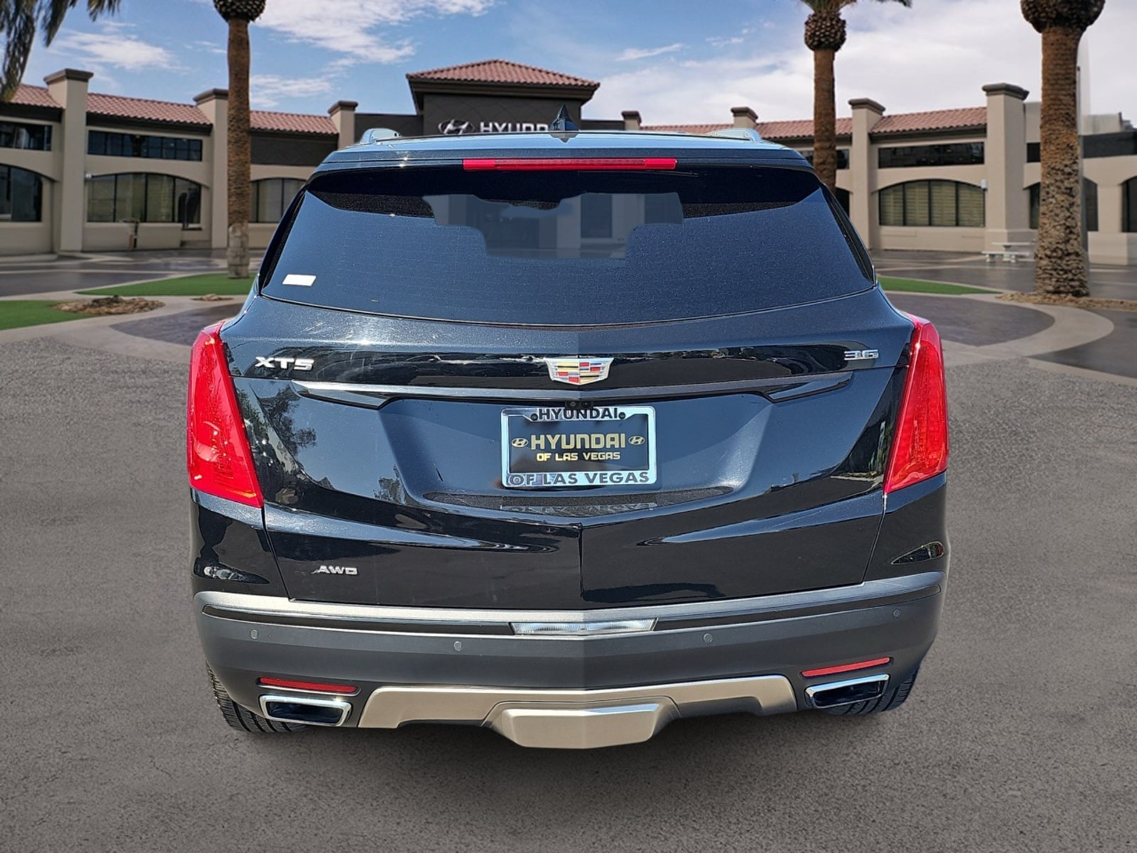 Thumbnail: 2017 Cadillac XT5 - 8