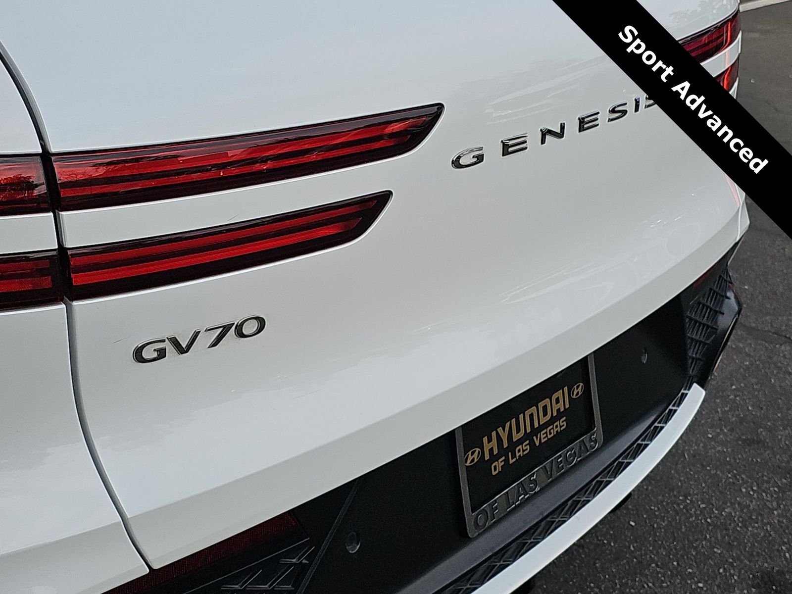 Thumbnail: 2023 Genesis GV70 - 11