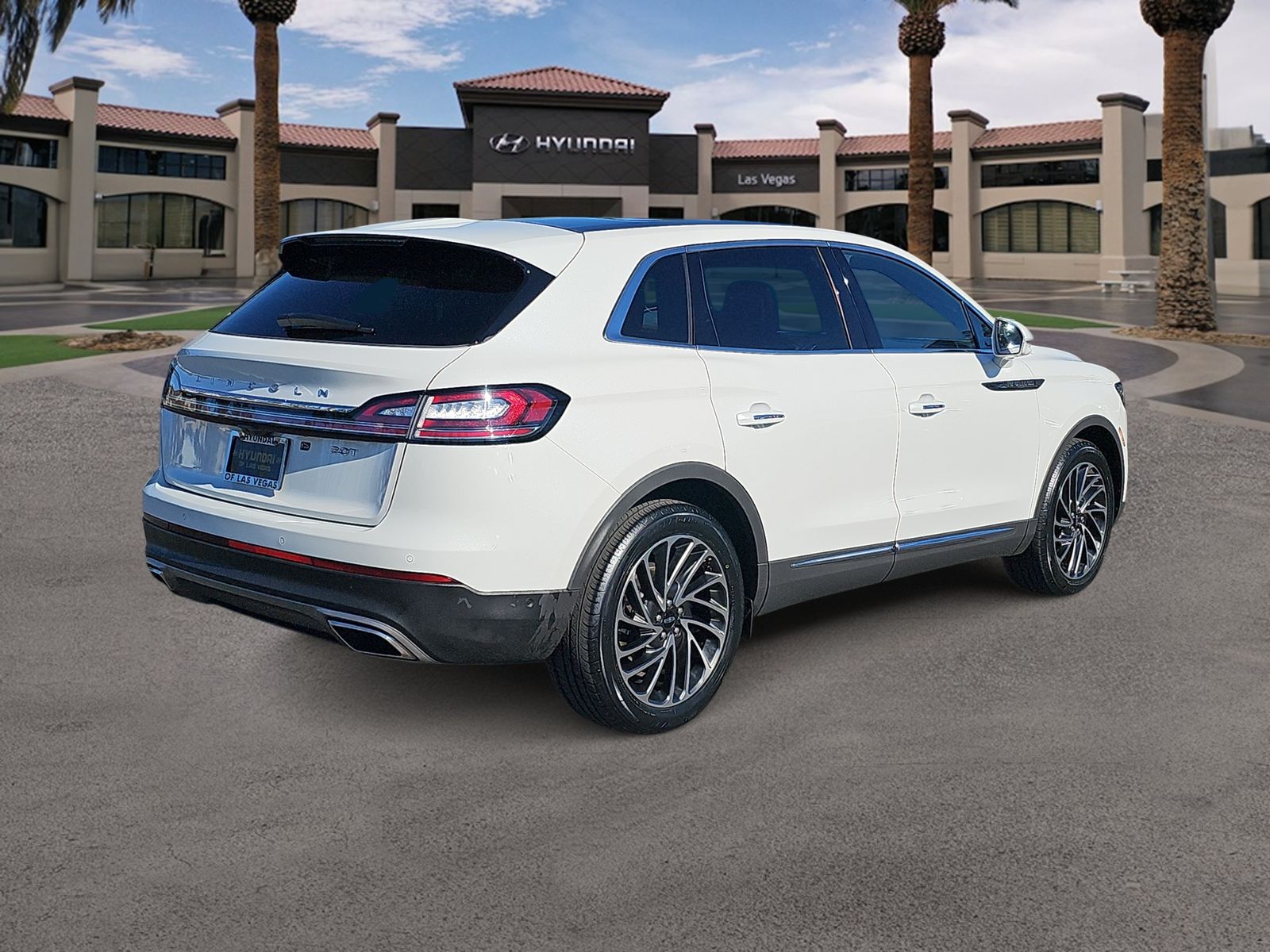 Thumbnail: 2020 Lincoln Nautilus - 8