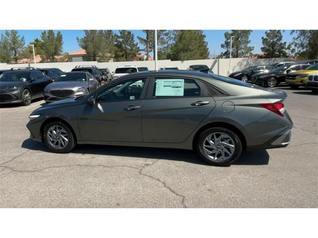 Thumbnail: 2024 Hyundai Elantra - 9