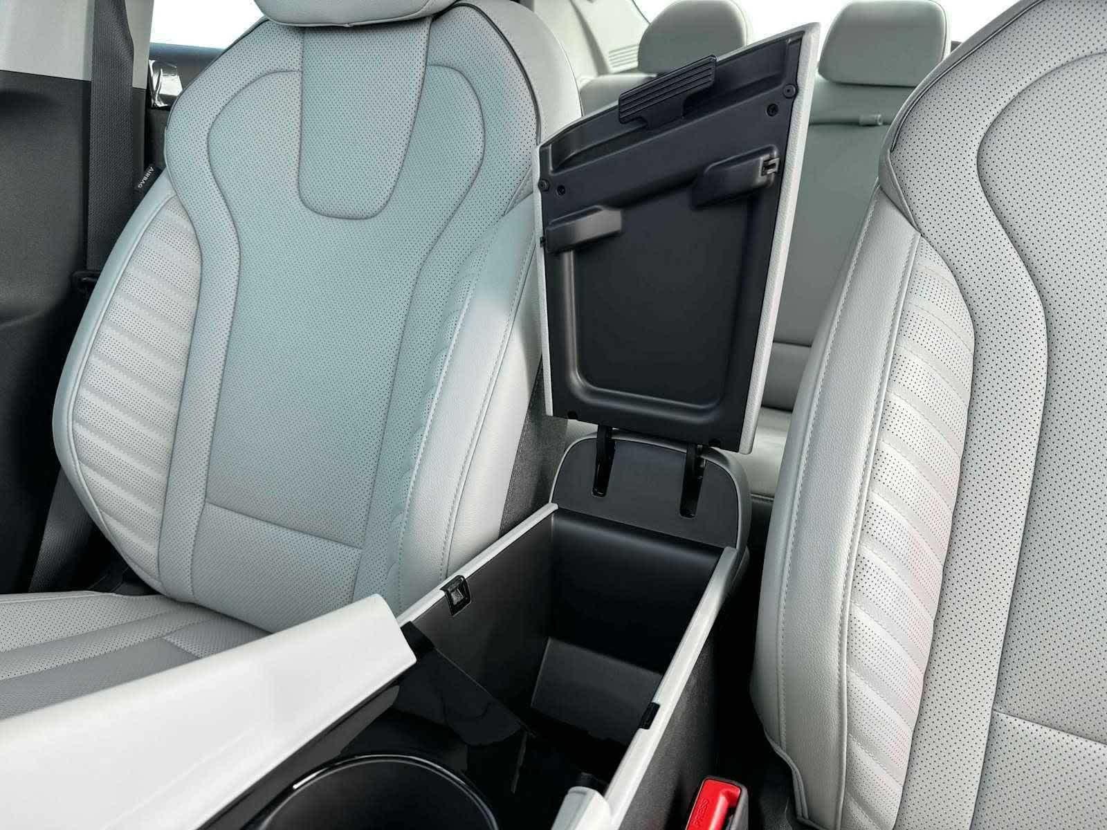 Thumbnail: 2025 Hyundai Elantra - 18