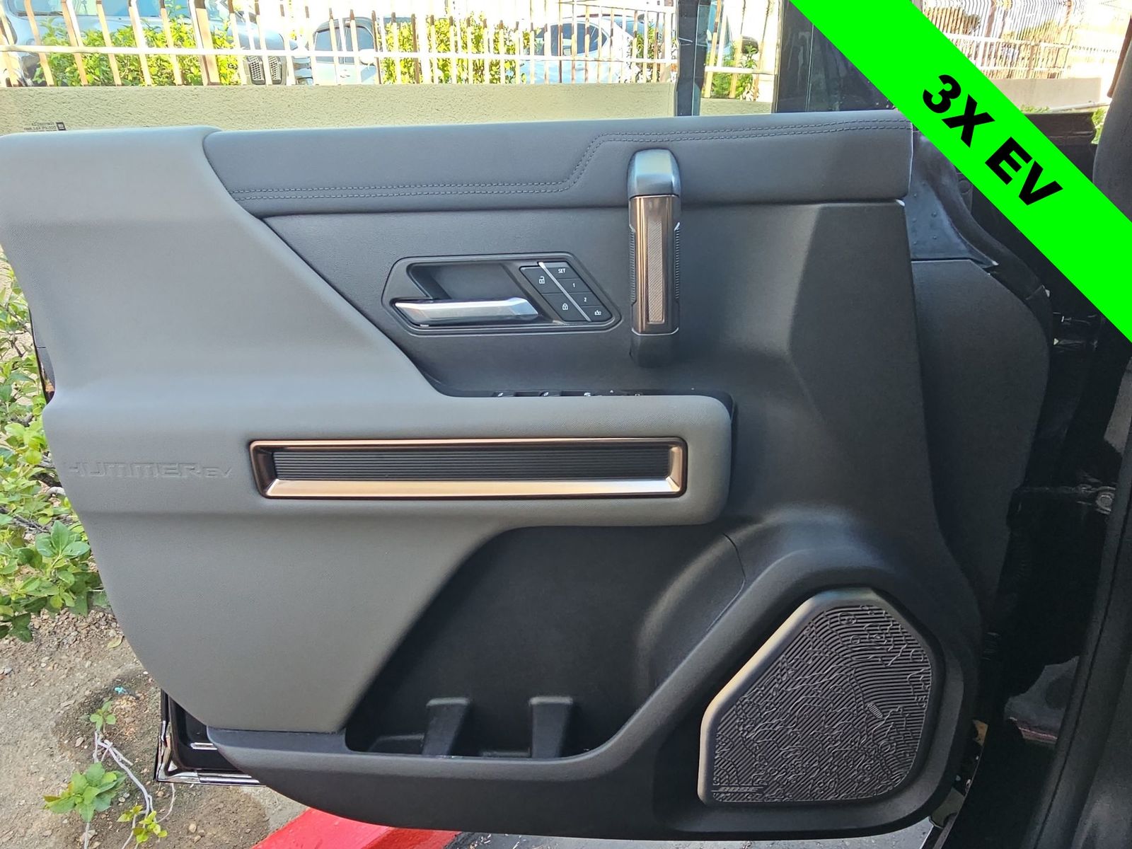 Thumbnail: 2024 GMC Hummer EV - 28