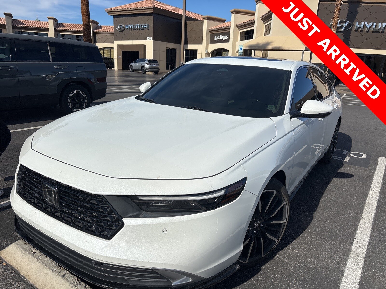 2023 Honda Accord Hybrid Touring photo 2