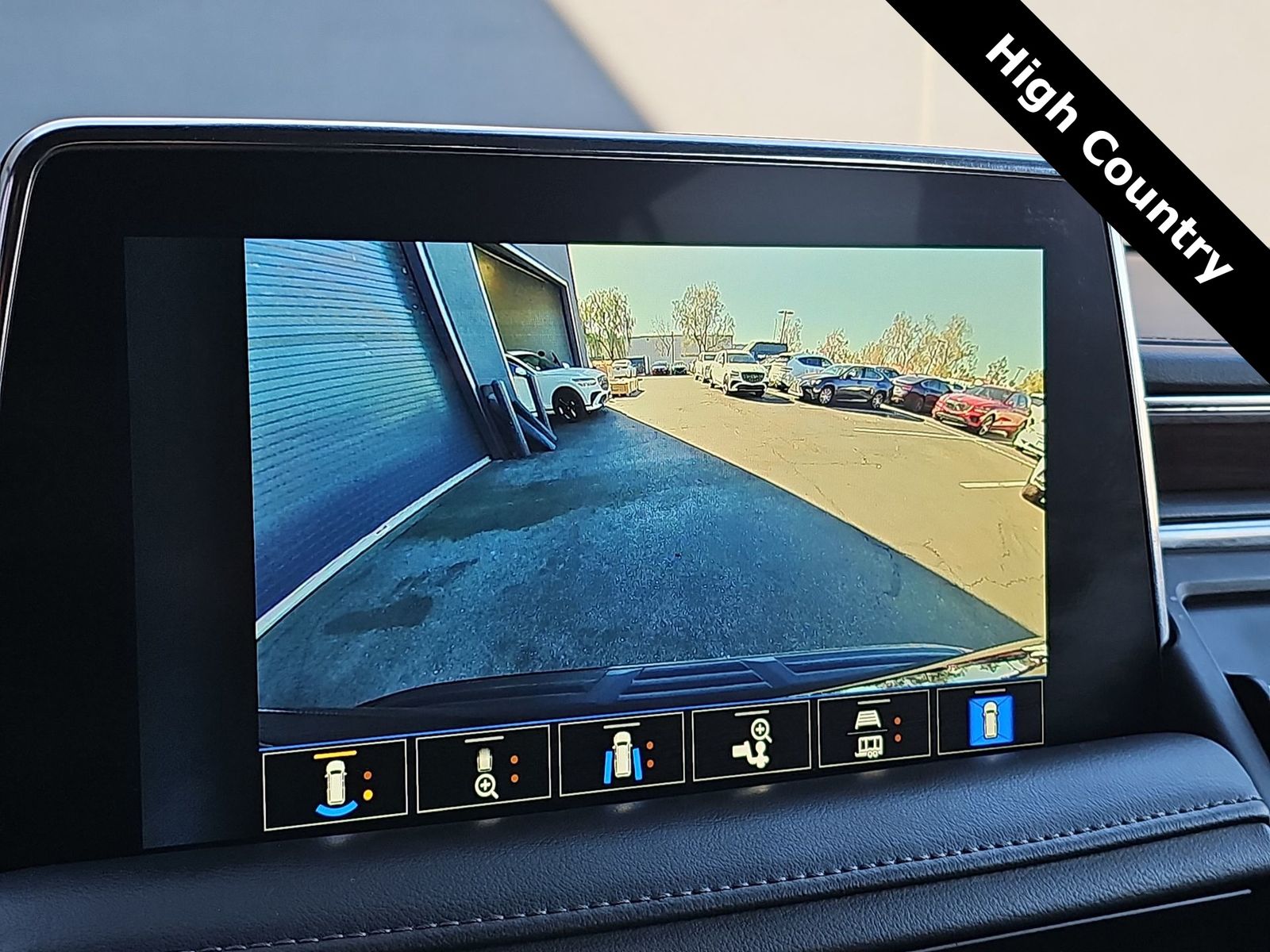 Thumbnail: 2022 Chevrolet Suburban - 26