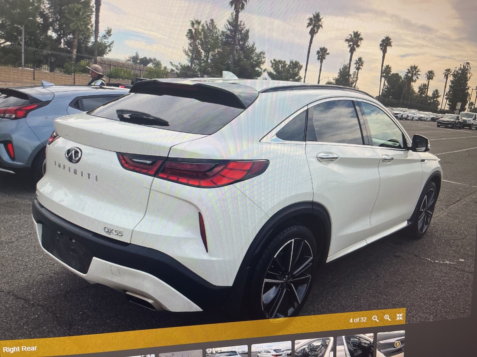 2022 Infiniti QX55 Essential photo 2