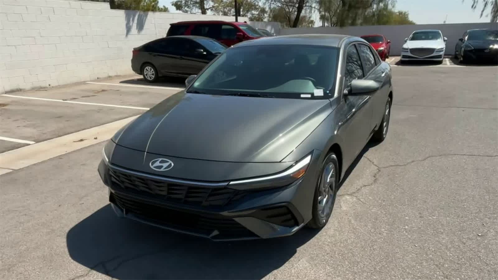 2024 Hyundai Elantra SEL photo 3