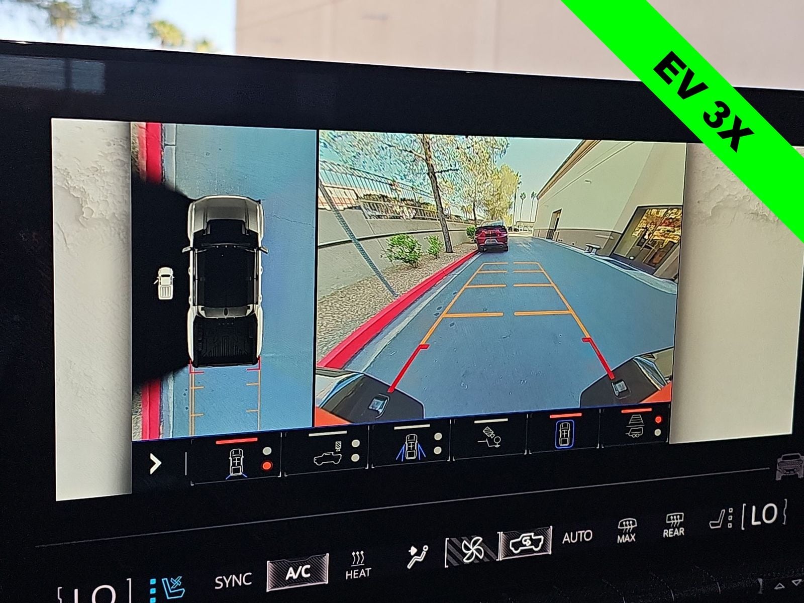 Thumbnail: 2024 GMC Hummer EV - 26