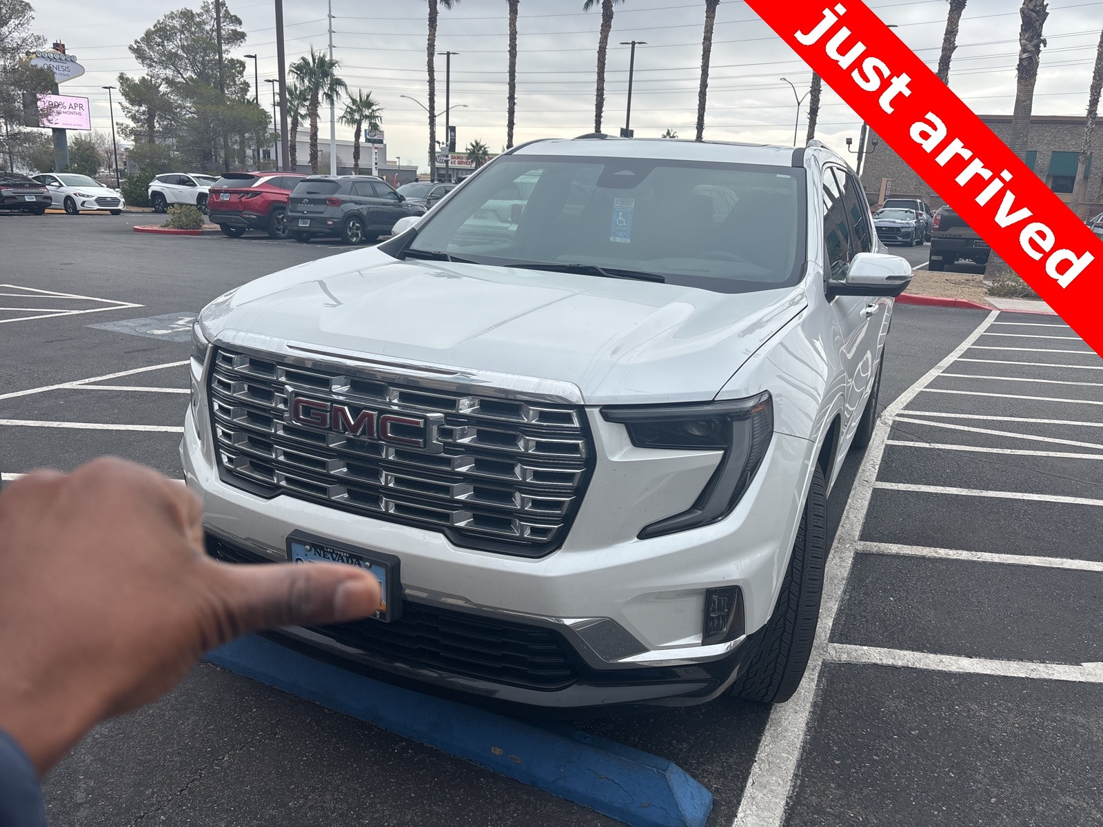 2024 GMC Acadia Denali's photo