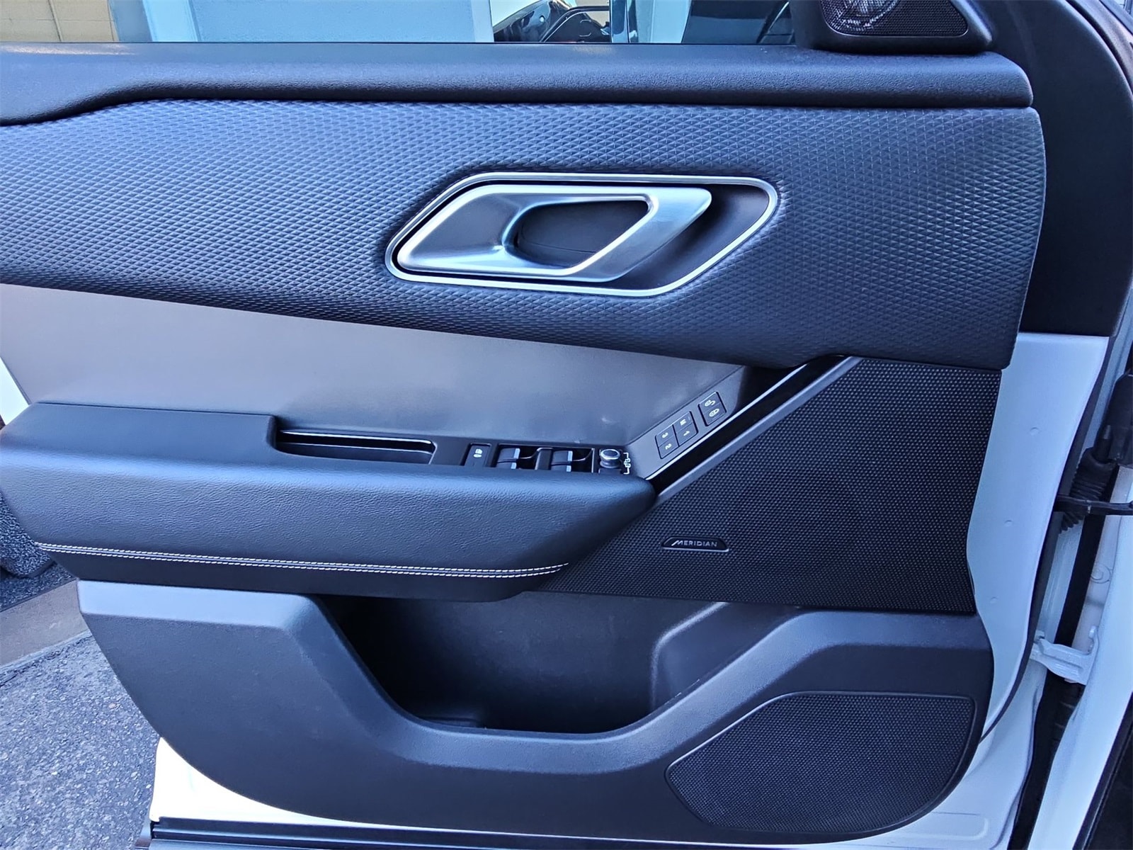 Thumbnail: 2020 Land Rover Range Rover Velar - 28