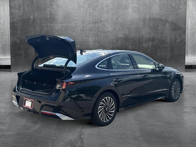 2025 Hyundai Sonata Hybrid Limited photo 2