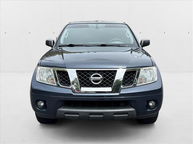 2017 Nissan Frontier SV Crew Cab photo 2