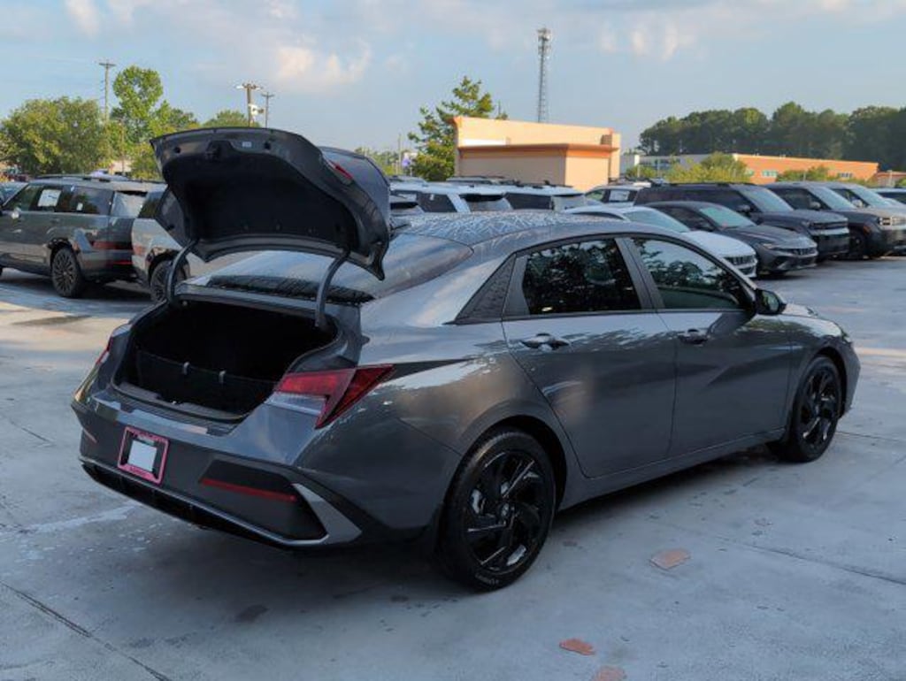 New 2026 Hyundai Elantra SEL Sport 4dr Car