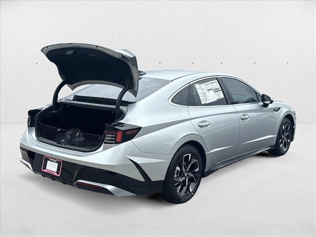 2025 Hyundai Sonata SEL photo 2