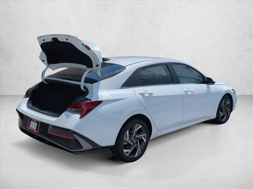 New 2026 Hyundai Elantra Limited 4dr Car
