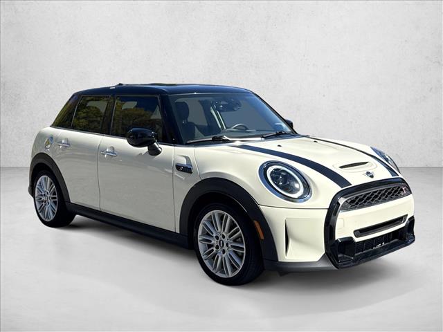 2023 Mini Cooper Hardtop S 4 Door photo 2