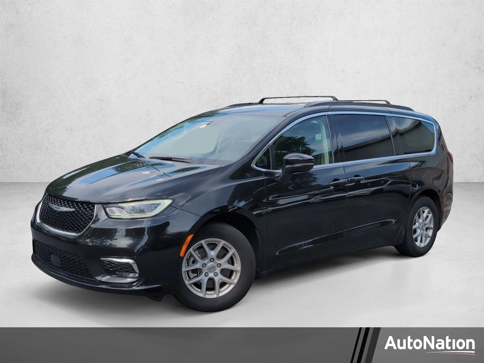 2022 Chrysler Pacifica Touring L's photo