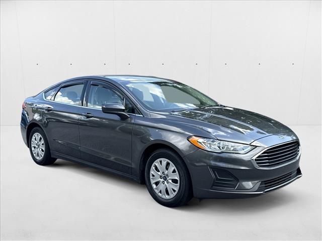 2020 Ford Fusion S photo 3