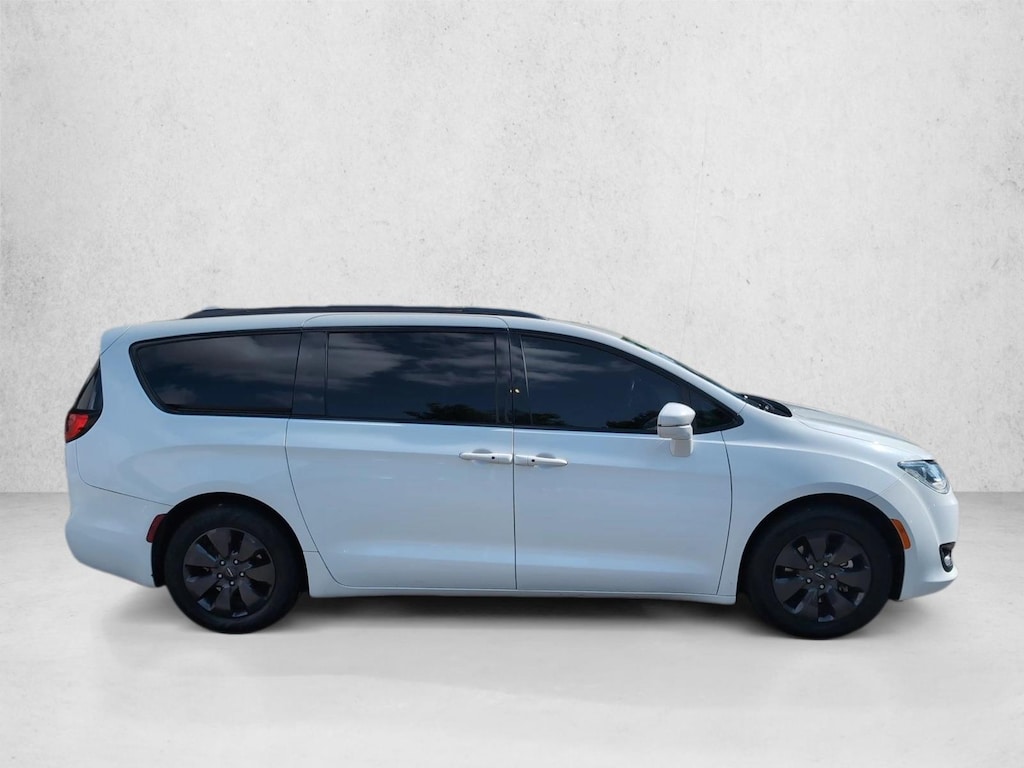 Used 2020 Chrysler Pacifica Hybrid Limited Mini-van Passenger