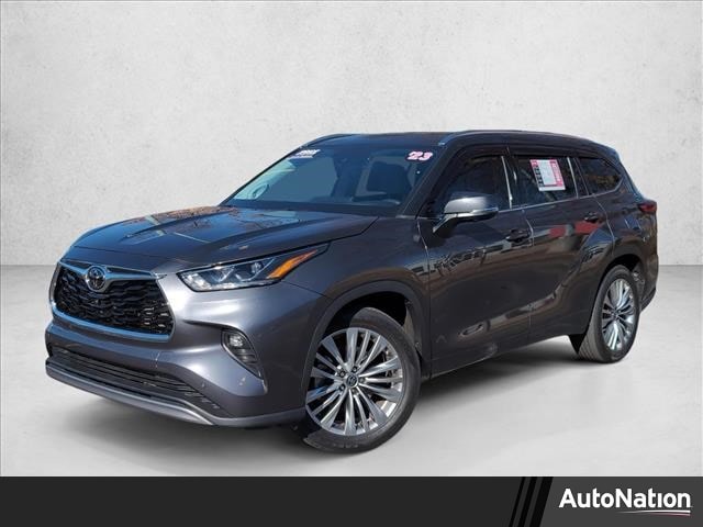2023 Toyota Highlander Platinum's photo