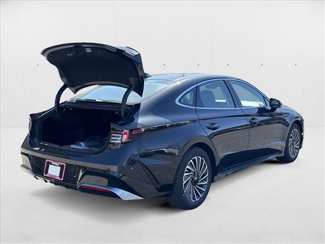 2025 Hyundai Sonata Hybrid Limited photo 2