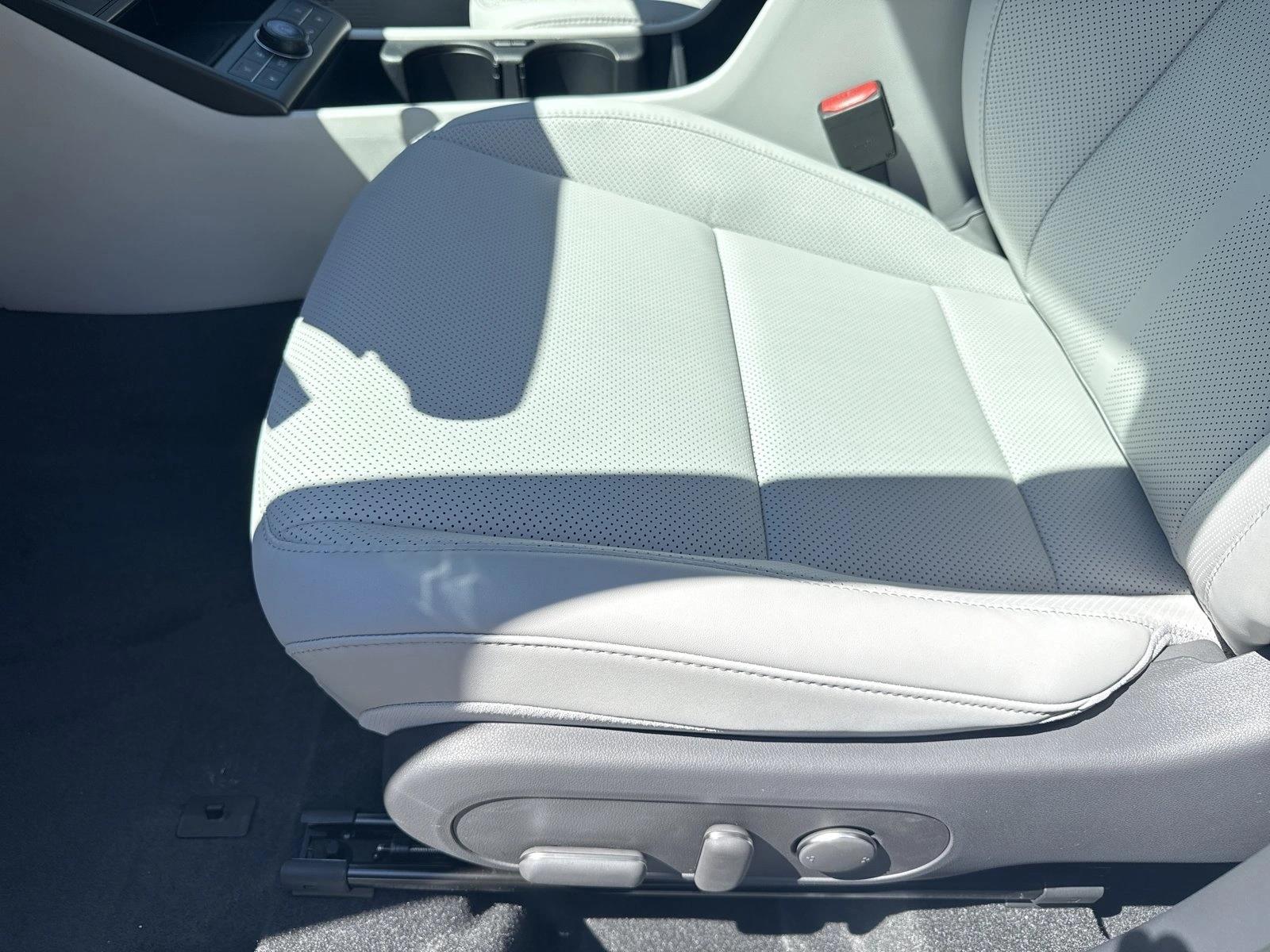 2026 Hyundai Kona Limited - Photo 4