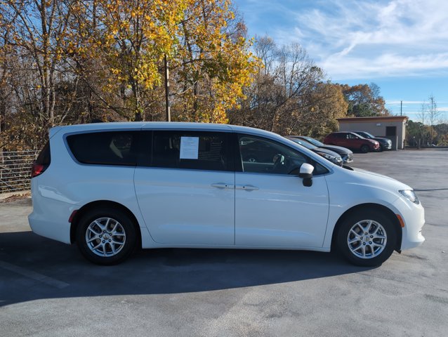 2022 Chrysler Voyager LX photo 4