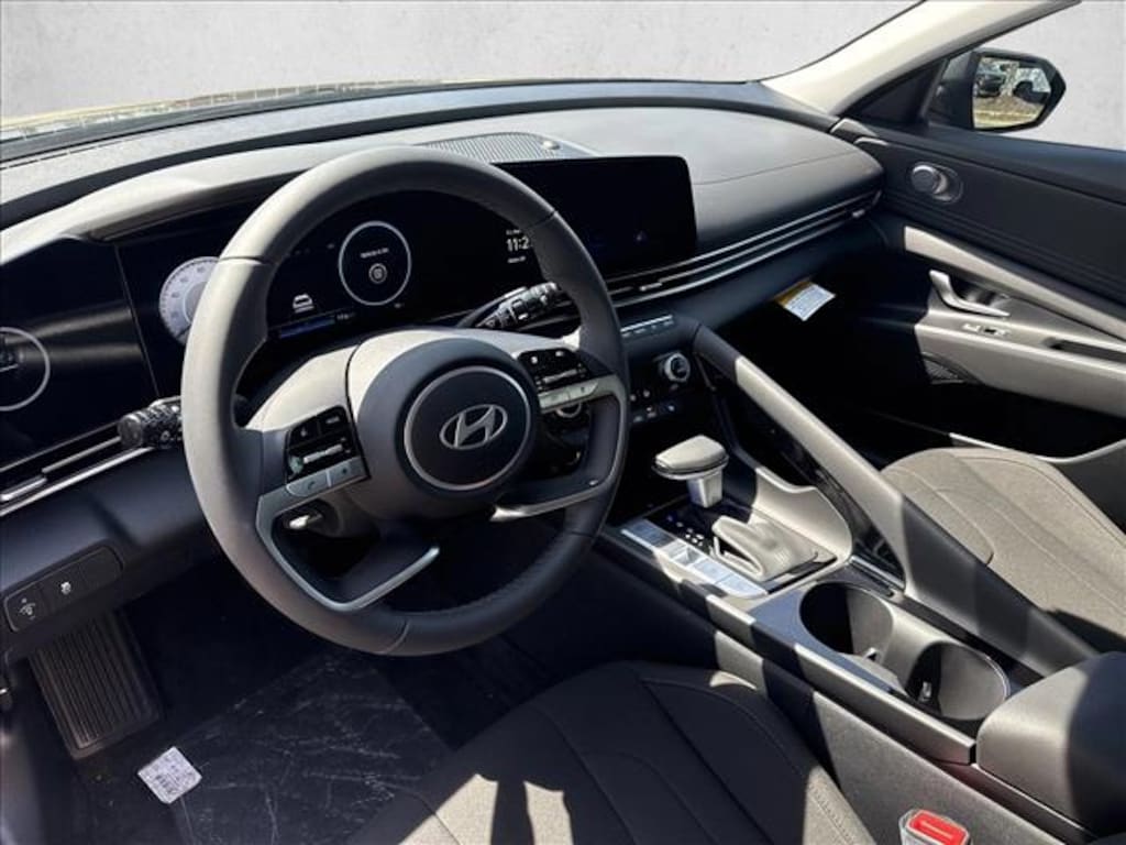 Certified 2025 Hyundai Elantra SEL Convenience 4dr Car