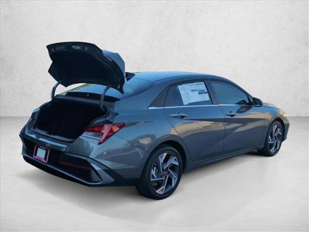 New 2026 Hyundai Elantra Limited 4dr Car