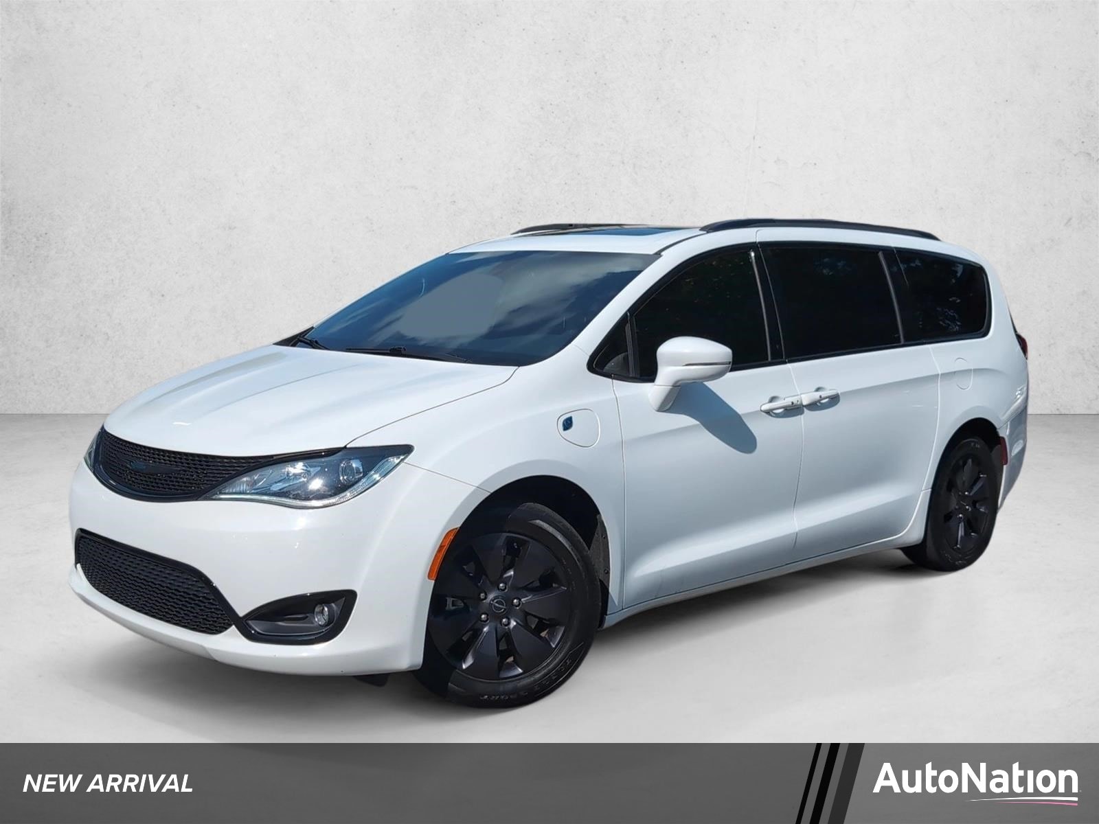 2020 Chrysler Pacifica Hybrid Limited's photo