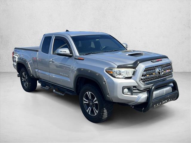 2016 Toyota Tacoma TRD Sport photo 3