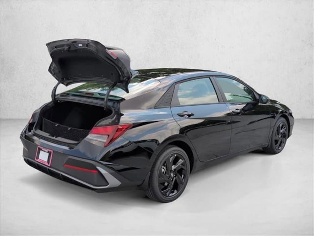 New 2026 Hyundai Elantra SEL Sport 4dr Car