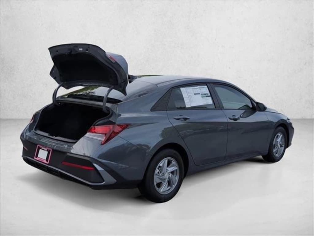 New 2026 Hyundai Elantra SE 4dr Car